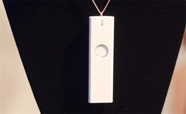 学渣神器:这条智能项链能实时翻译外语